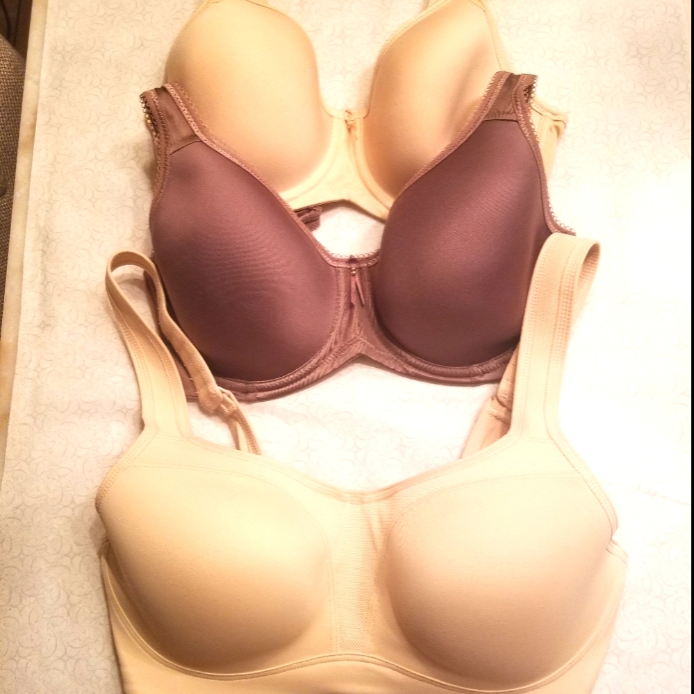 SOLD...Wacoal Tshirt Bras 32DD